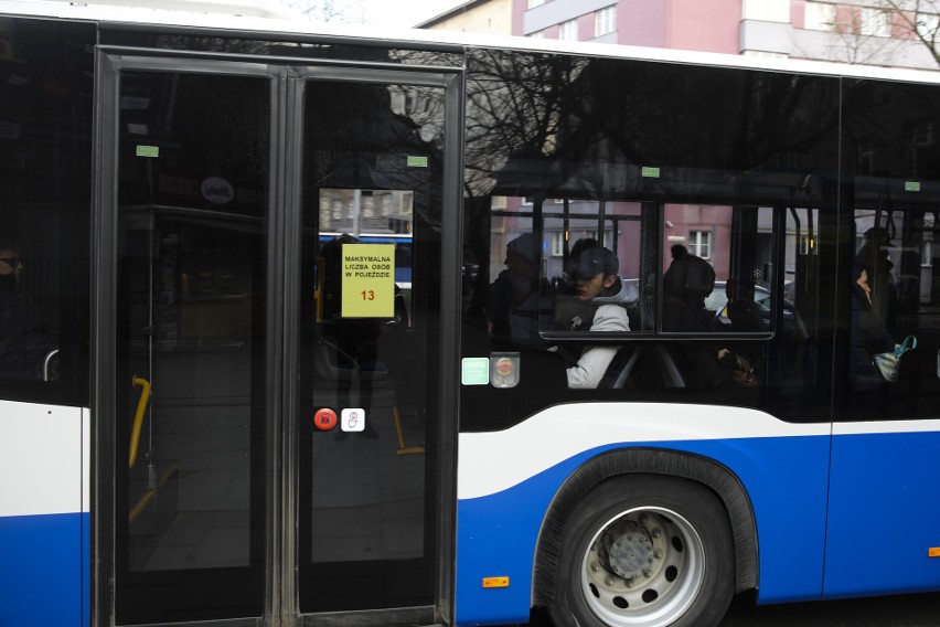 Kraków. Mieszkańcy o komunikacji: największa fikcja w dziejach MPK! Apelują o przywrócenie powszednich kursów autobusów i tramwajów 