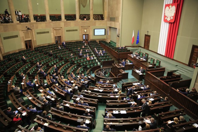 Zgodnie z Kodeksem wyborczym do Sejmu wybieranych jest 460 posłów z list kandydatów na posłów w wielomandatowych okręgach wyborczych.