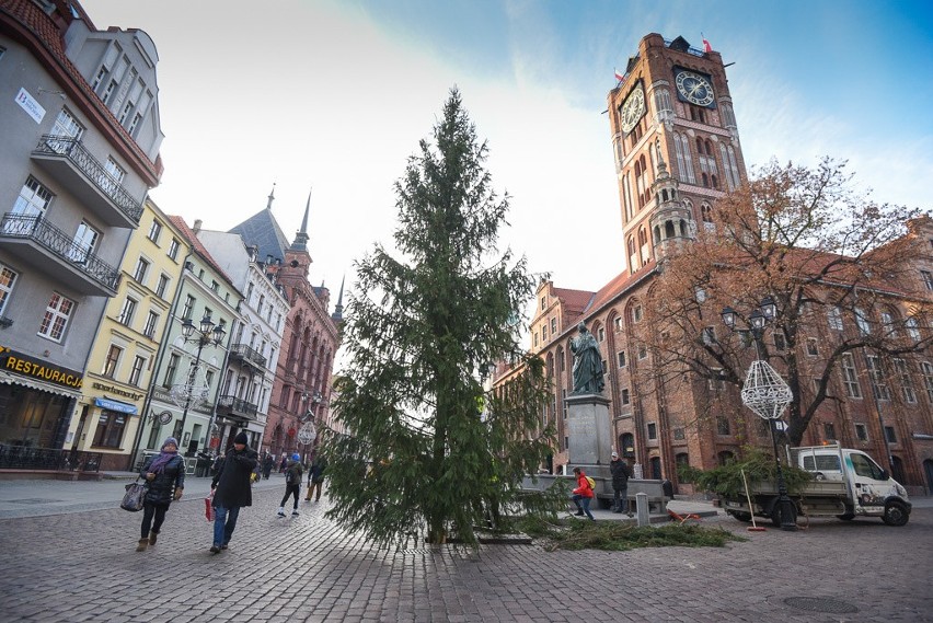 Przygotowania do świąt czas zacząć! Na toruńskim Rynku...