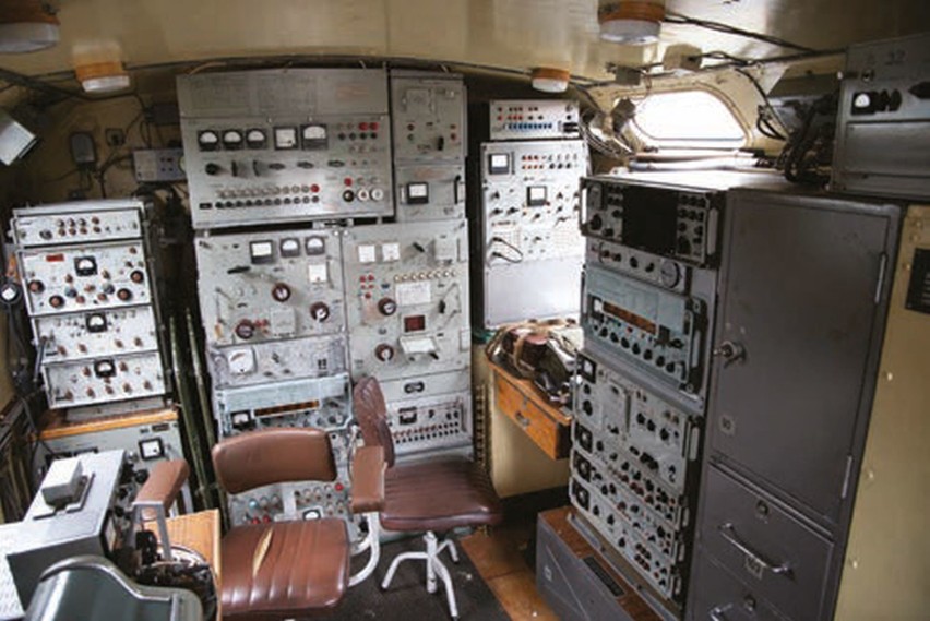Radiostacja KF R-140 na podwoziu STAR-266