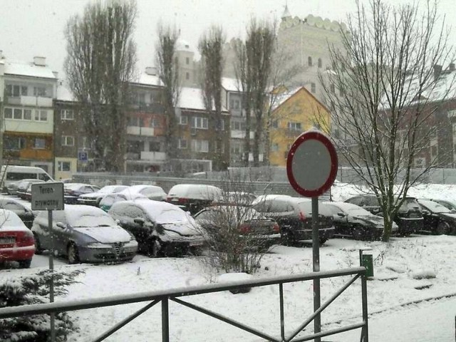 Piątek, 11 stycznia: W Szczecinie od godziny sypie śnieg