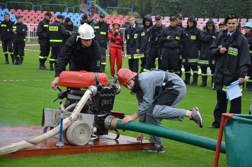 Zawody strażackie rozegrano na stadionie miejskim w...