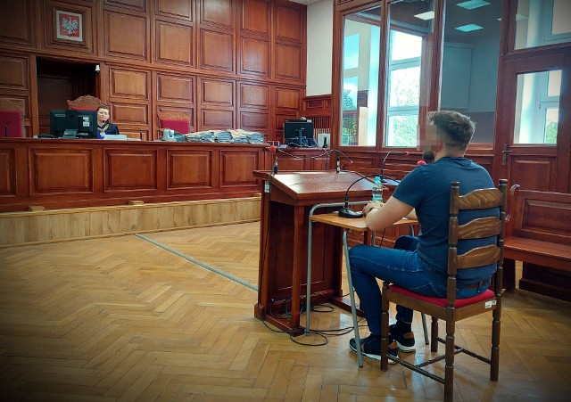 W czwartek, 26 maja, przed barierką dla świadków w Sądzie Okręgowym w Koszalinie, stanął kolejny ratownik medyczny koszalińskiej filii Wojewódzkiej Stacji Pogotowia Ratunkowego w Szczecinie.