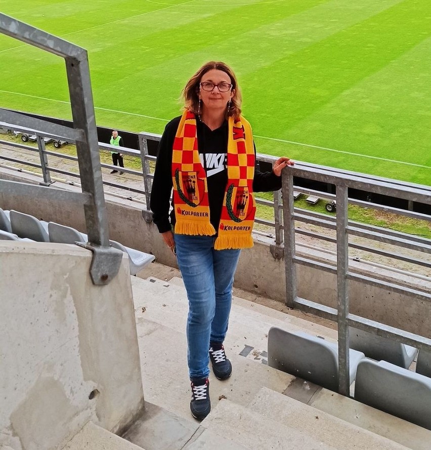 Dorota Nowacka, jako jedna z niewielu kobiet w Polsce, pełni rolę kierownika drużyny piłkarskiej. Mówi o pracy w Sparcie Kazimierza Wielka