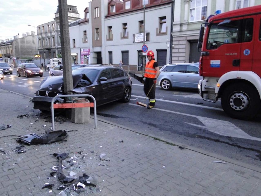 Trzy rozbite auta to skutek zdarzenia przy ulicy Słowackiego...
