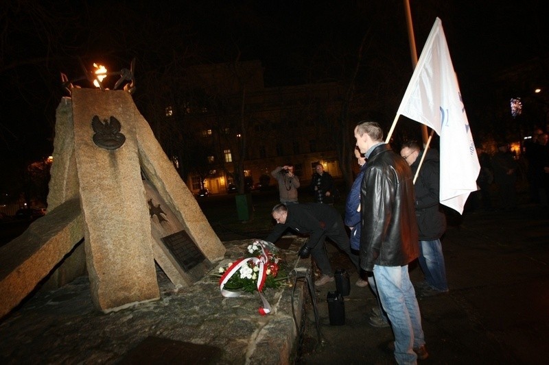 Wrocław: PiS pamiętało o ofiarach stanu wojennego (ZDJĘCIA)