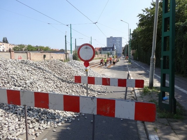 Od dzisiaj trzeba liczyć się z kolejnymi utrudnieniami w ruchu na Jeżycach. Znów będą remontowane torowiska.