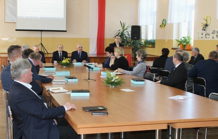 Ostatnia w tej kadencji sesja Rady Gminy w Czarnocinie. Były podziękowania za dobrą współpracę. Zobaczcie zdjęcia