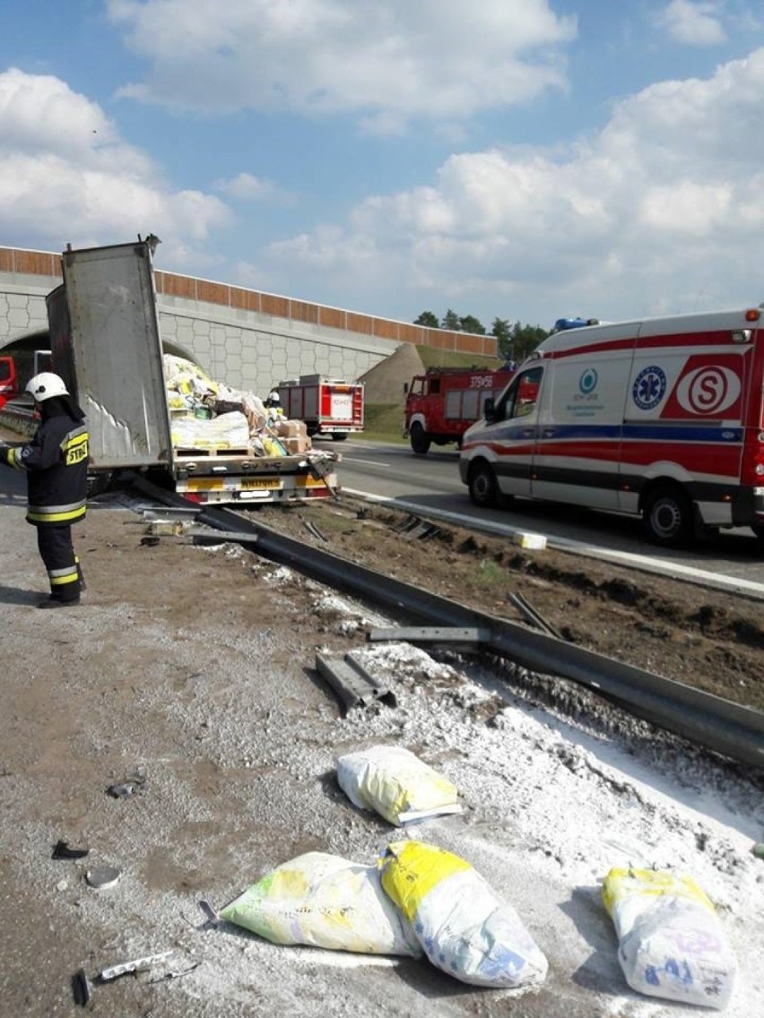 Wypadek na A2: Zderzyły się dwa TIR-y. Jeden z nich...