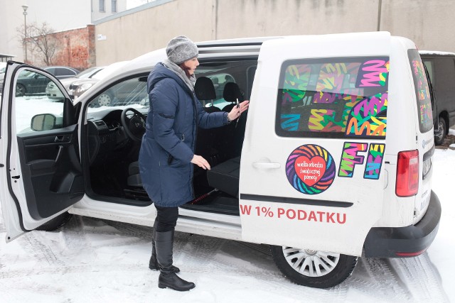 Volkswagen caddy, który hospicjum otrzymało w niedzielę od Wielkiej Orkiestry Świątecznej Pomocy, już jeździ do pacjentów.