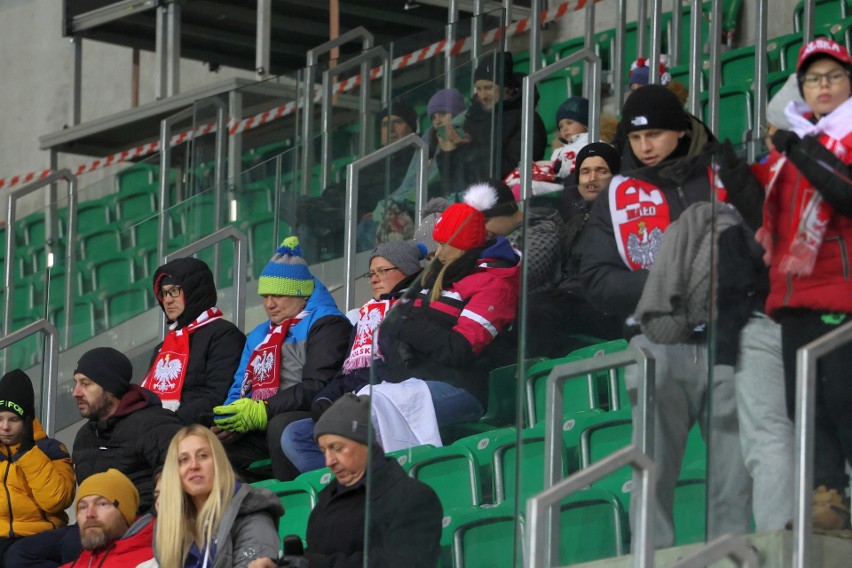 Kibice na meczu Polska - Ukraina 1:0 w Lidze Narodów kobiet. Byłeś na stadionie w Stalowej Woli? Znajdź się na zdjęciach