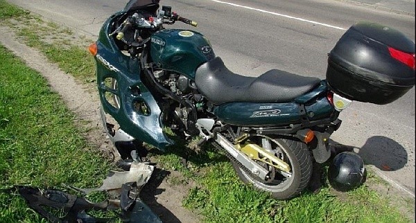 Motocyklista na suzuki wpadł na opla. Jechał za szybko? (foto)