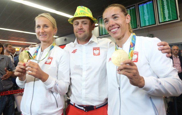 Natalia Madaj, Marcin Witkowski i Magdalena Fularczyk-Kozłowska tuż po powrocie z Rio