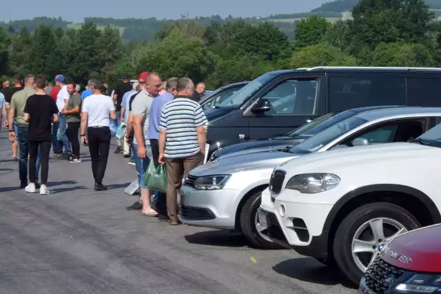 W niedzielę 25 czerwca mnóstwo ludzi przybyło na giełdę w Miedzianej Górze, by wybrać dla siebie auto. Jakie modele można było kupić? Sprawdźcie na następnych slajdach! >>>