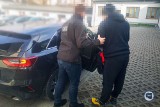 Kolejne zatrzymania w sprawie dotyczącej gigantycznych wyłudzeń. Policjanci z Kielc działali w czterech województwach