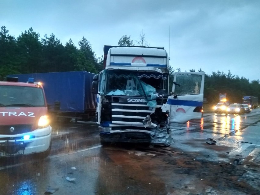 Kolejna tragedia na skrzyżowaniu krajowych tras numer 74 i 42 w powiecie koneckim. Zginęły dwie osoby