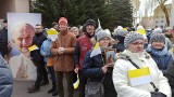 Tłum wiernych na Marszu Papieskim ulicami Grudziądza, w 18. rocznicę śmierci Jana Pawła II. Zdjęcia z 2 kwietnia 2023