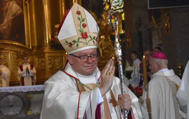 Ksiądz Henryk Jagodziński w Bazylice Katedralnej w Kielcach 18 lipca przyjął święcenia biskupie.