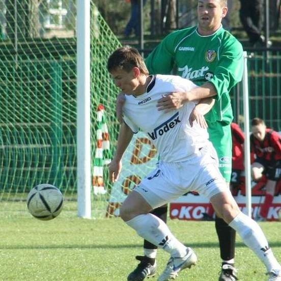 Piłkarze Stali Stalowa Wola (z piłką Łukasz Stręciwilk) po raz kolejny zremisowali mecz w rundzie wiosennej, tym razem na własnym boisku ze Śląskiem Wrocław 0:0.