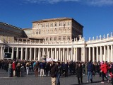 Plac św. Piotra w Rzymie po zamachach w Paryżu. Więcej kontroli, mniej ludzi ZDJĘCIA