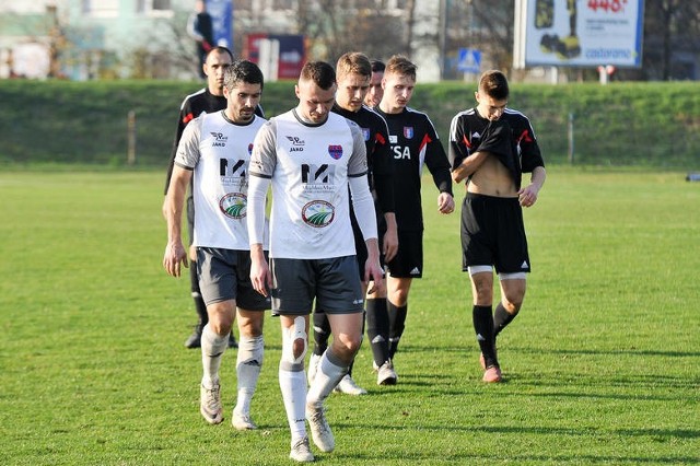 Runda jesienna w 4 lidze za nami, zatem nastał czas na jej podsumowanie. W naszym subiektywnym zestawieniu przypominamy najciekawsze momenty i wyr&oacute;żniamy najlepszych graczy pierwszej części sezonu.