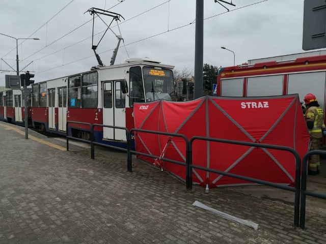 Do poważnego wypadku - śmiertelnego potrącenia pieszej przez tramwaj - doszło u zbiegu ulic Andersa i Kleeberga w Bydgoszczy.