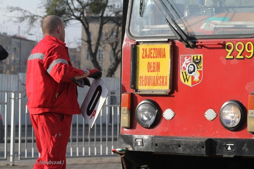 Wypadek na pl. Wróblewskiego - mężczyznę potrącił tramwaj