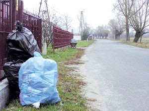 Od 2005 roku ma być wprowadzony nowy system segregacji odpadów w Zabrodziu - zamiast jednego, będą cztery kolorowe worki na poszczególne rodzaje odpadów