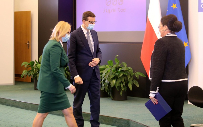 Premier Mateusz Morawiecki oraz minister klimatu i...