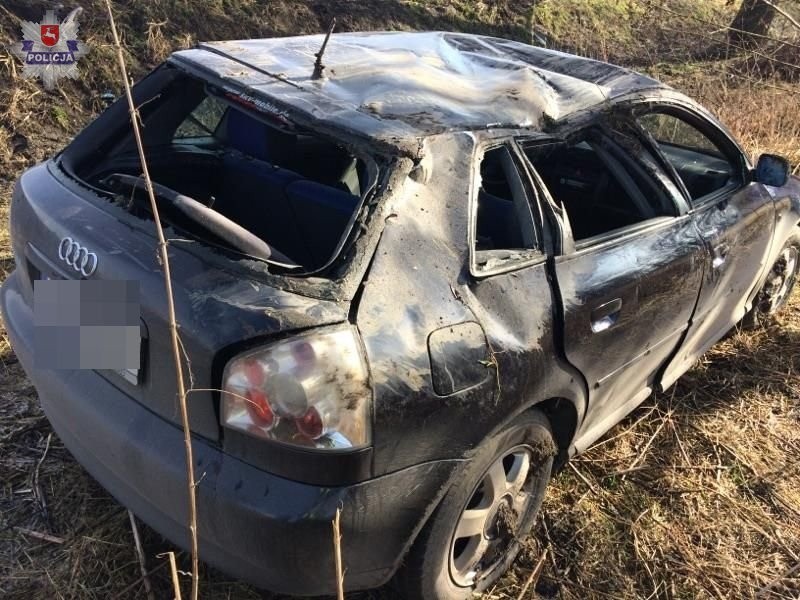 Korhynie: Samochód z pięcioma nastolatkami wypadł z drogi