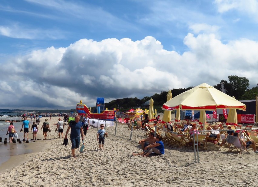 Słoneczna i ciepła pogoda zachęca do spacerów i plażowania....