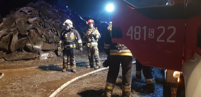 Akcja gaśnicza na składowisku odpadów na Azotce