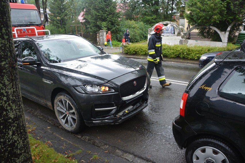 Zakopane. Na Chramcówkach zderzyły się cztery samochody [ZDJĘCIA]