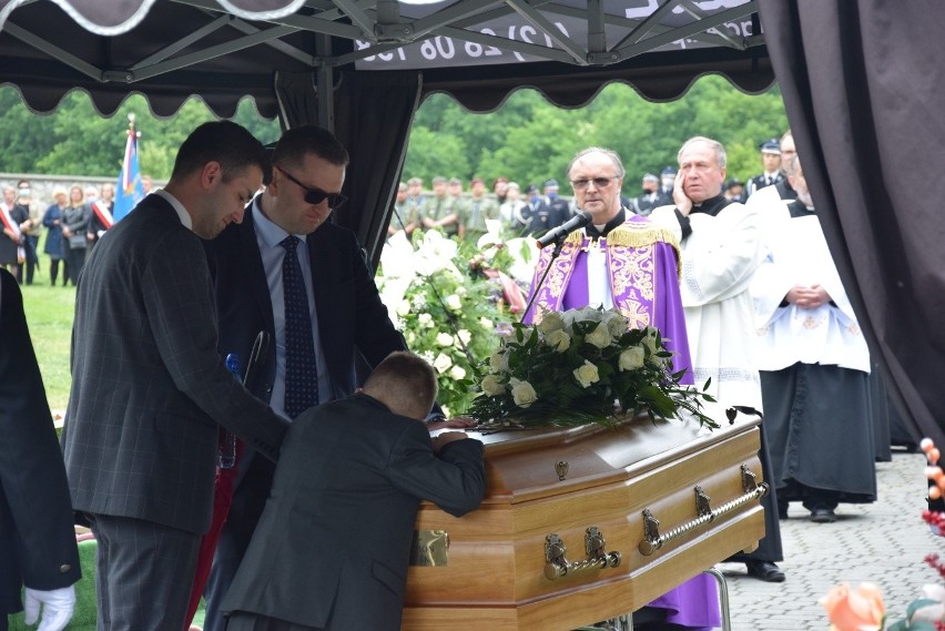 Pogrzeb Szymona Łytka, wójta Czernichowa. Żegnały go tłumy. Przyjaciele wspominali jego dobro, radość i entuzjazm [ZDJĘCIA]