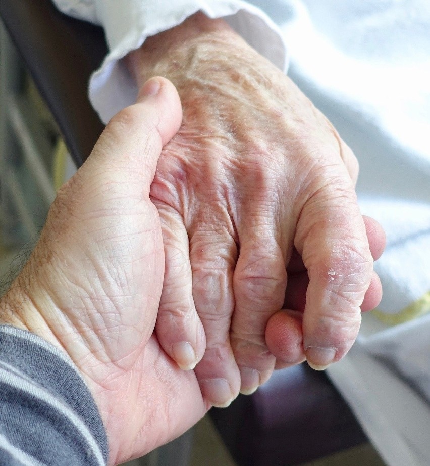Alzheimer dotyka coraz młodsze osoby. Może pojawić się nawet przed 30-stką! 