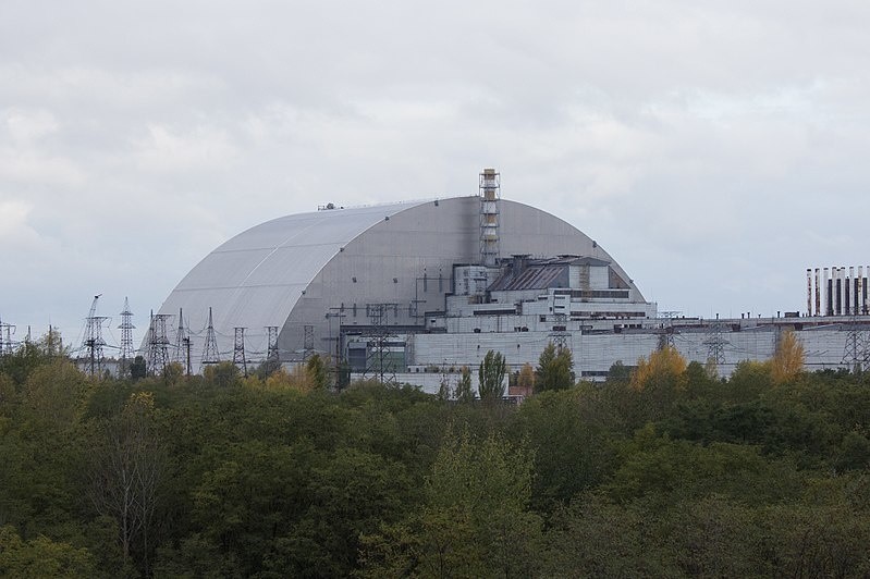 Czarnobyl, blok nr 4 w 2017 r. Wysłużony stary sarkofag...