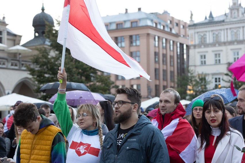 Liderka białoruskiej opozycji Swiatłana Cichanouska spotkała się z Białorusinami i Ukraińcami na krakowskim Rynku ZDJĘCIA