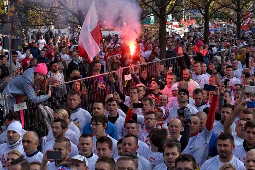 O godz. 11.11 z ul. Solnej wystartował Bieg Niepodległości....