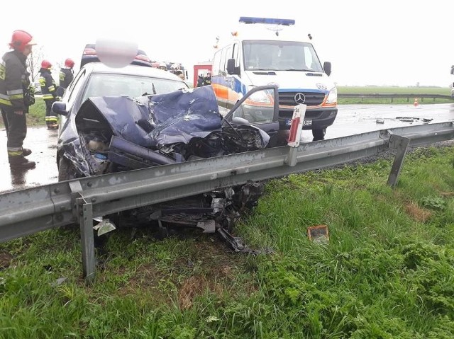 W środę rano w Szczytnikach Czerniejewskich na drodze krajowej nr 15 pomiędzy Gnieznem a Wrześnią doszło do wypadku, w którym zostały ranne trzy osoby.