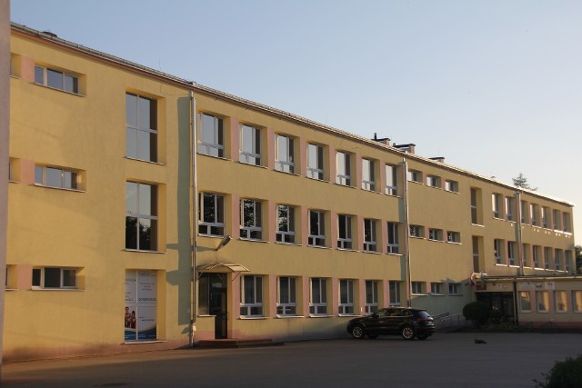 Budynek Liceum Ogólnokształcącego imienia Mikołaja Kopernika w Tarnobrzegu