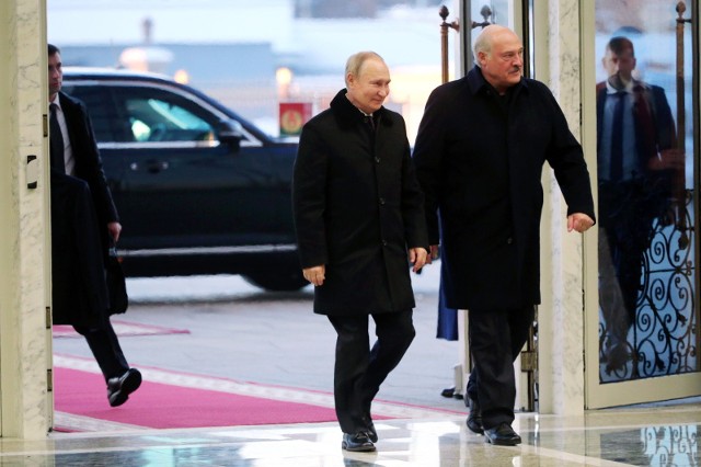 Rosyjskiego prezydenta przywitał w Mińsku Alaksandr Łukaszenka