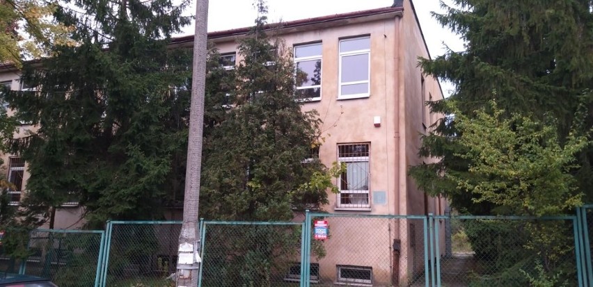 Stary budynek Przedsiębiorstwa Gospodarki Mieszkaniowej w Kielcach będzie wyburzony. Powstanie tu apartamentowiec