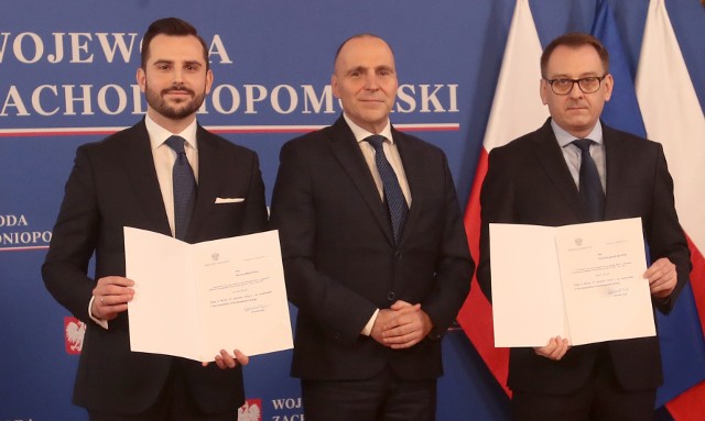Od lewej Bartosz Brożyński, pierwszy wicewojewoda, Adam Rudawski wojewoda i Dawid Krystek, drugi wicewojewoda