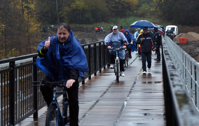 Jak mawiają wytrawni cykliści - nie ma złej pogody, są tylko źle ubrani rowerzyści. Dla części z nich pogoda nie ma znaczenia - ruszają w trasę zawsze, gdy mają na to ochotę.