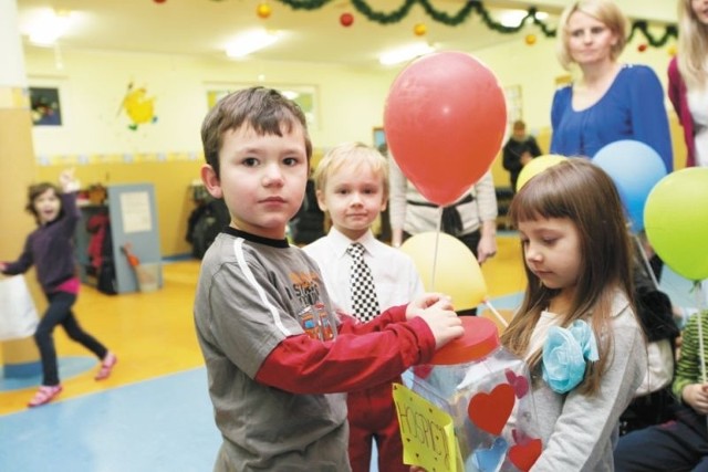 Dzieci z Przedszkola Samorządowego nr 80 w Białymstoku, z pomocą dyrekcji i nauczycielek, zbierają pieniądze na rozbudowę hospicjum stacjonarnego dla dorosłych przy ul. Sobieskiego 1.