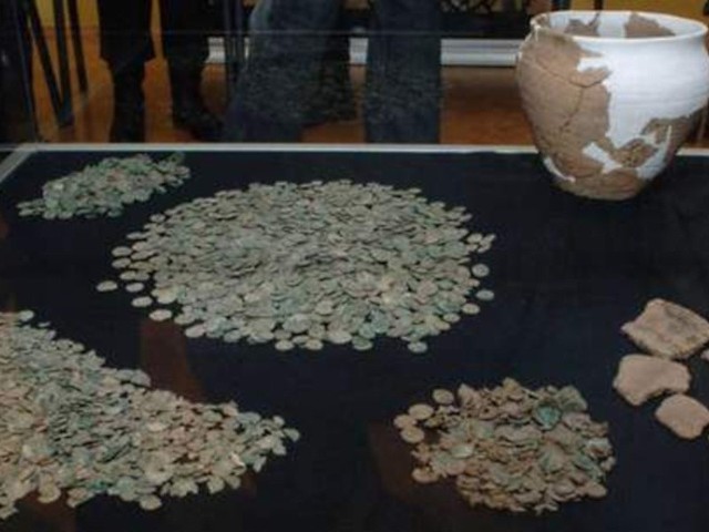 Prawdziwy skarb - 6 tysięcy monet z XI wieku trafiło do koszalińskiego muzeum.