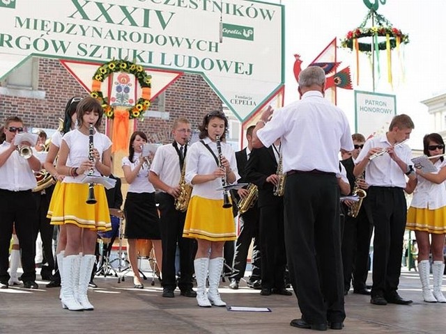Młodzieżowa Orkiestra Dęta jest wizytówką Pińczowa podczas dorocznych Międzynarodowych Targów Sztuki Ludowej na krakowskim Rynku Głównym.