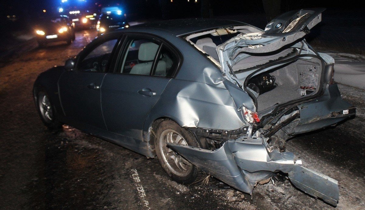 Wypadek pod Kłobuckiem. 19letni kierowca bmw stracił