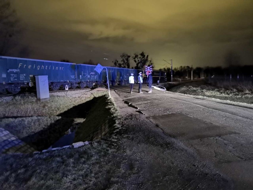 Wrocław: Wypadek na Brochowie. Pociąg uderzył w samochód