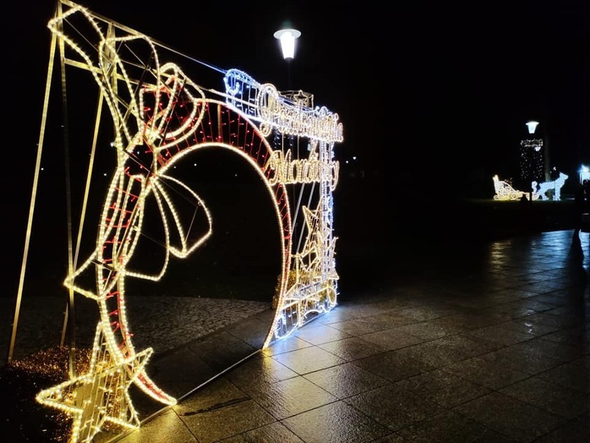 Piękne świąteczne iluminacje rozświetliły już Morawicę. Na...